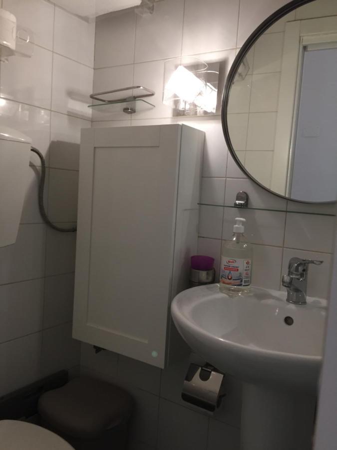 Апартаменты La Residenza Napoli Short Let Monolocale Standard Via Chiaia 82 Napoli Экстерьер фото