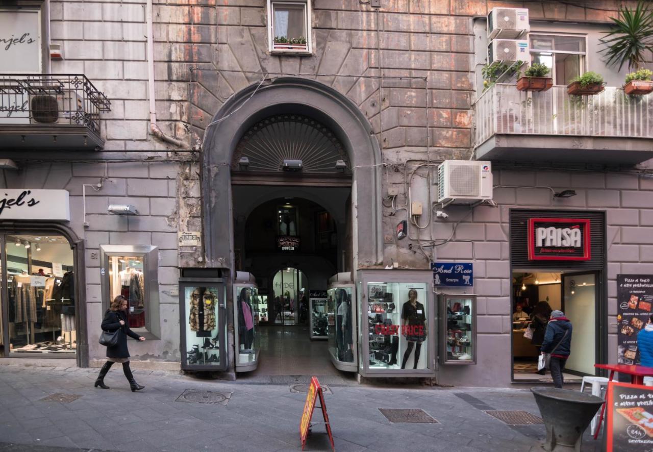 Апартаменты La Residenza Napoli Short Let Monolocale Standard Via Chiaia 82 Napoli Экстерьер фото