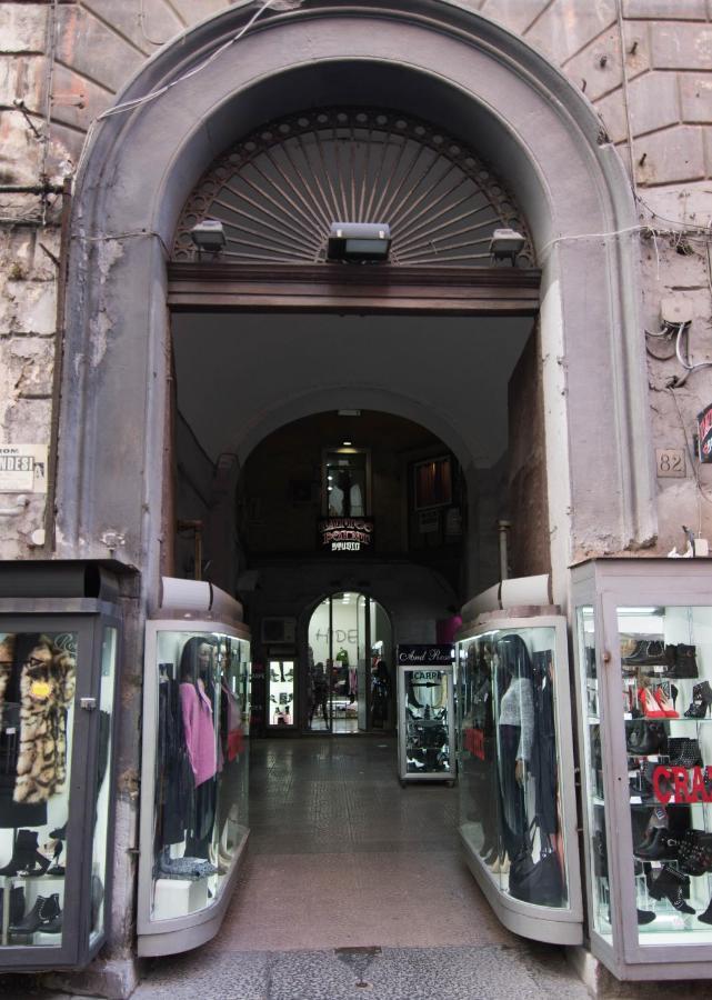 Апартаменты La Residenza Napoli Short Let Monolocale Standard Via Chiaia 82 Napoli Экстерьер фото