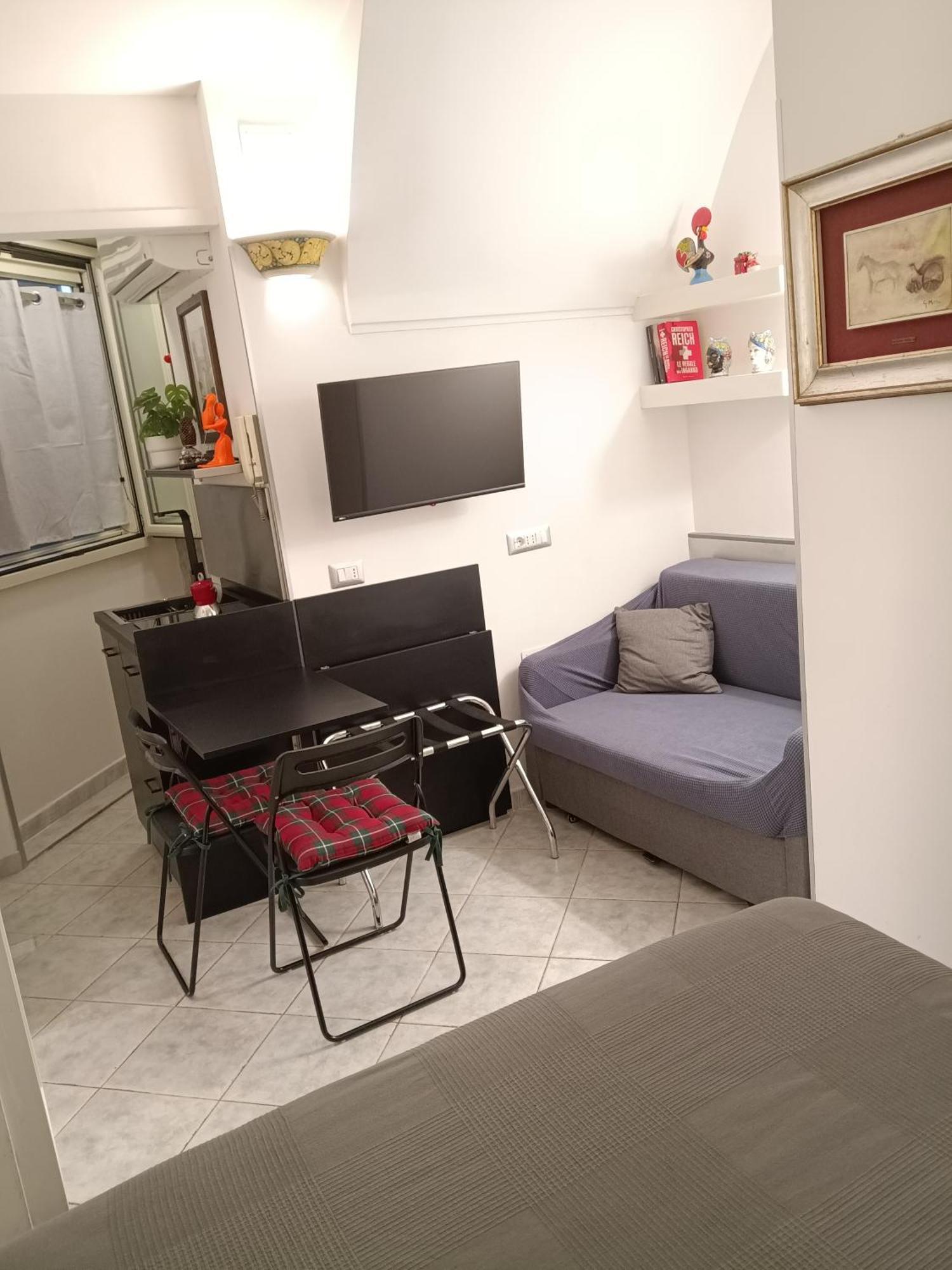 Апартаменты La Residenza Napoli Short Let Monolocale Standard Via Chiaia 82 Napoli Экстерьер фото