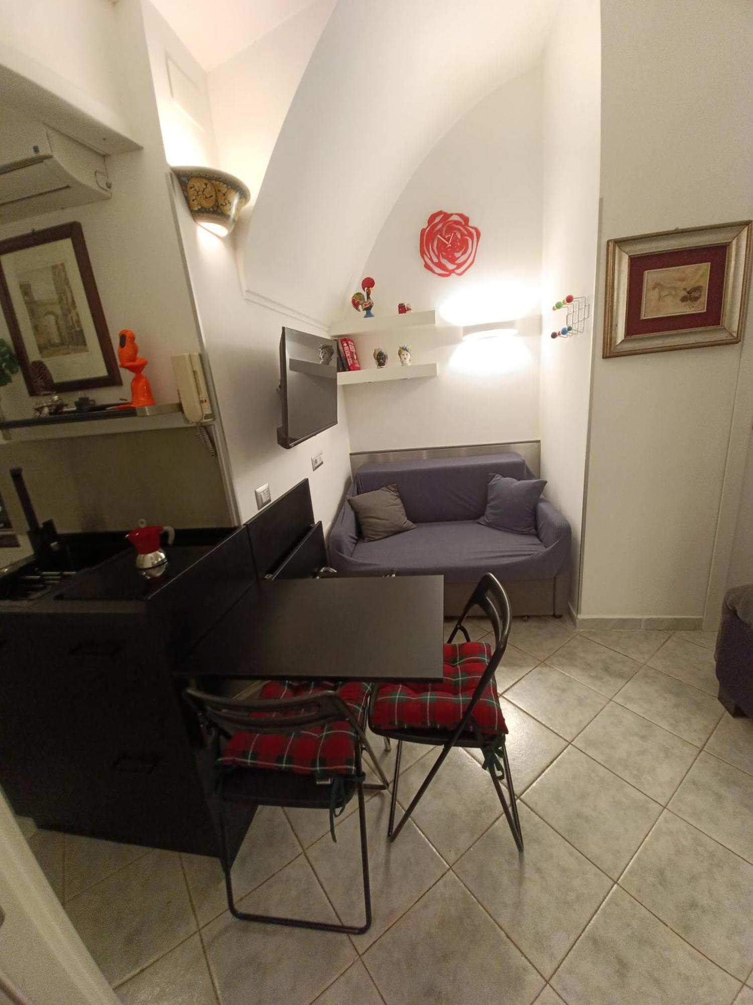 Апартаменты La Residenza Napoli Short Let Monolocale Standard Via Chiaia 82 Napoli Экстерьер фото